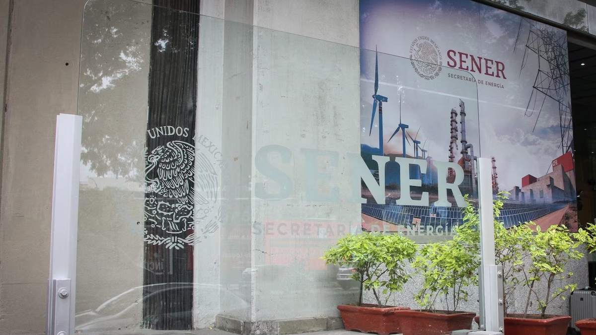 A la velocidad de la luz: Sener aprueba en ‘fast track’ 20 proyectos privados de energías renovables A la velocidad de la luz: Sener aprueba en ‘fast track’ 20 proyectos privados de energías renovables