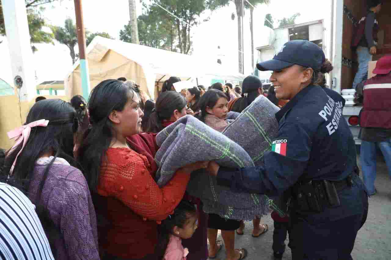 Comunidades de Coscomatepec y Jalacingo reciben más de 7 mil 600 apoyos invernales