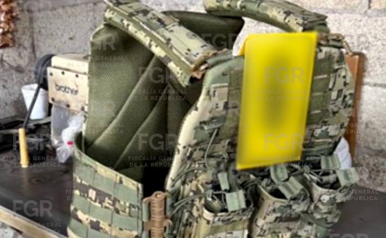 Desmantelan taller clandestino donde falsificaban uniformes e insignias militares en Veracruz; aseguran chalecos y maquinaria Desmantelan taller clandestino donde falsificaban uniformes e insignias militares en Veracruz; aseguran chalecos y maquinaria