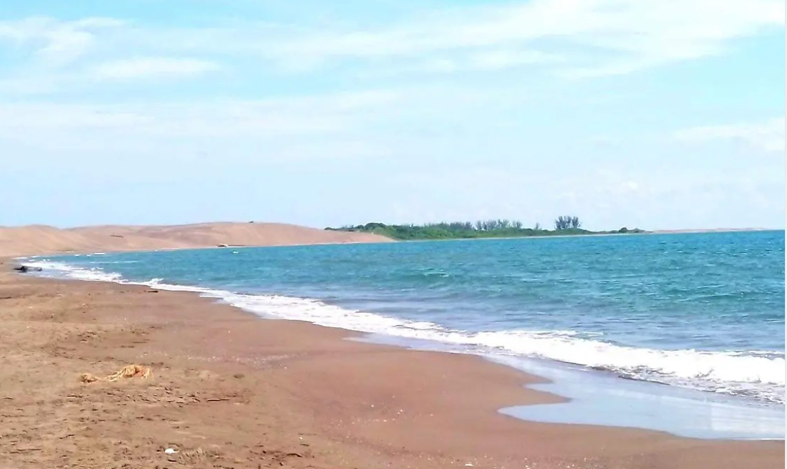 Playa de Chachalacas, un paraíso natural cercano a Xalapa Playa de Chachalacas, un paraíso natural cercano a Xalapa