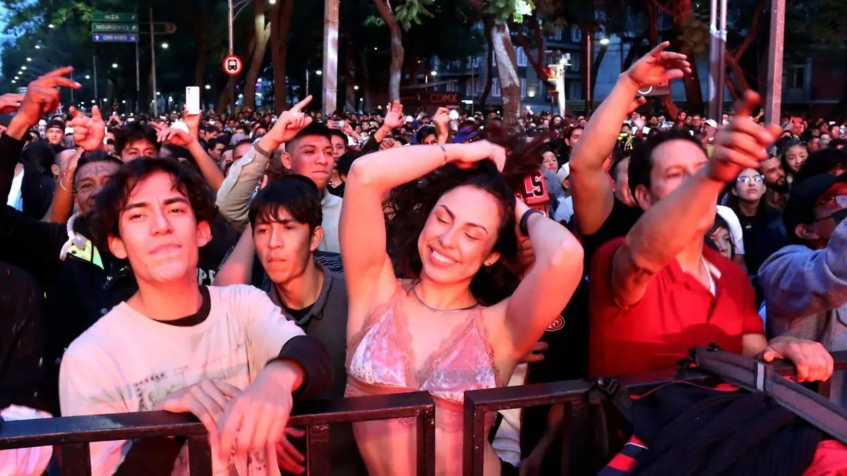 Celebración de Año nuevo 2026 en la CDMX rompe récord: 250 mil personas llegaron a Paseo de la Reforma Celebración de Año nuevo 2026 en la CDMX rompe récord: 250 mil personas llegaron a Paseo de la Reforma