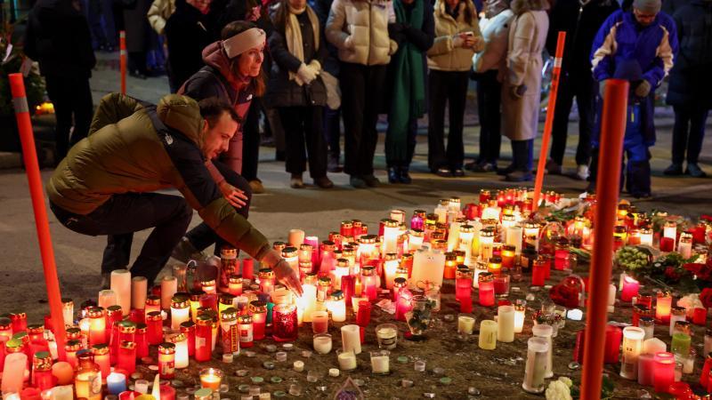 Bengalas sobre un champán, la posible causa del incendio del bar en Suiza Bengalas sobre un champán, la posible causa del incendio del bar en Suiza