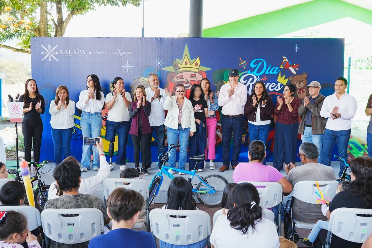 Conviviendo en comunidad, el Ayuntamiento de Xalapa realizó la Feria Infantil del Día de Reyes Conviviendo en comunidad, el Ayuntamiento de Xalapa realizó la Feria Infantil del Día de Reyes