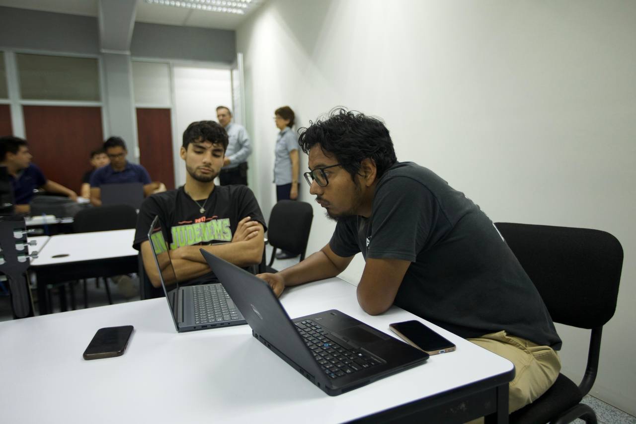 Con Prepa en Línea-SEP se amplía en 9 mil 600 lugares el acceso a la Educación Media Superior Con Prepa en Línea-SEP se amplía en 9 mil 600 lugares el acceso a la Educación Media Superior