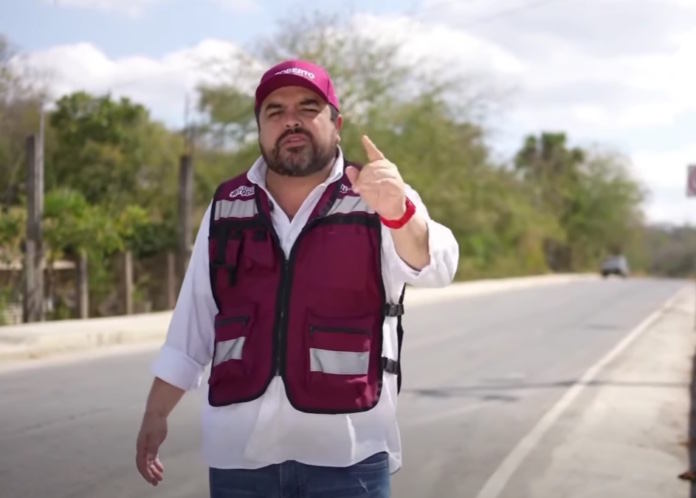 Roberto San Román inicia obra carretera en la comunidad de Palmito Roberto San Román inicia obra carretera en la comunidad de Palmito
