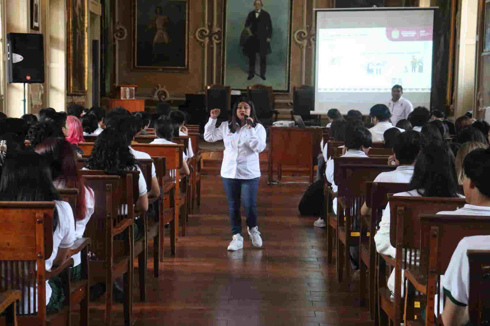 Promueve SEV uso consciente de redes sociales entre estudiantes de bachillerato Promueve SEV uso consciente de redes sociales entre estudiantes de bachillerato