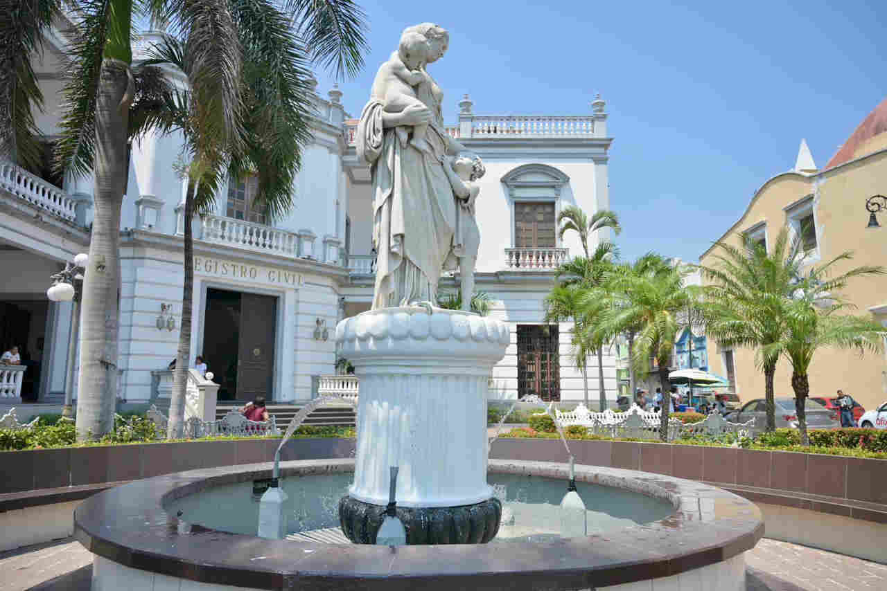 Rescata alcaldesa de Veracruz fuentes emblemáticas del Centro Histórico Rescata alcaldesa de Veracruz fuentes emblemáticas del Centro Histórico