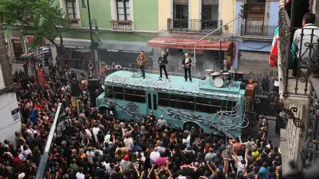 Vecino de la Ciudad de México abre las puertas de su hogar a U2 tras imprevisto en la grabación de su video Vecino de la Ciudad de México abre las puertas de su hogar a U2 tras imprevisto en la grabación de su video