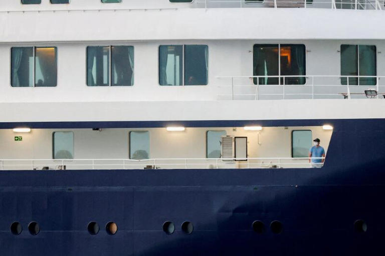 Alarma en crucero de Francia: más de mil 700 pasajeros quedan en cuarentena tras presunto brote con un muerto y 50 personas con síntomas Alarma en crucero de Francia: más de mil 700 pasajeros quedan en cuarentena tras presunto brote con un muerto y 50 personas con síntomas