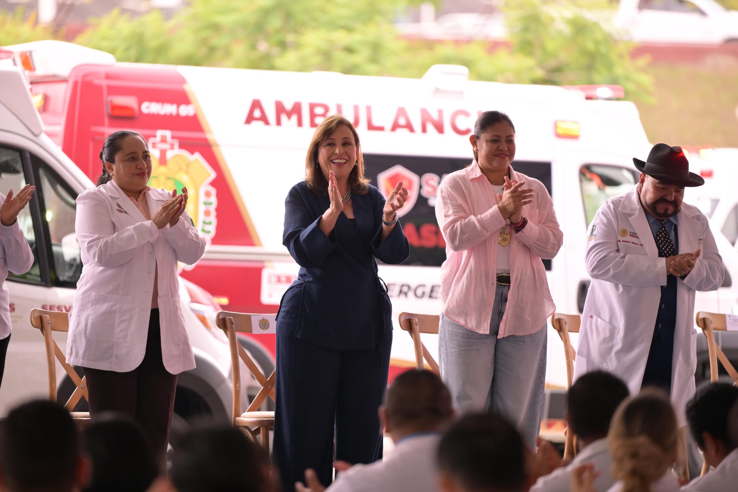 La salud no puede esperar: Gobernadora entrega30 ambulancias a hospitales La salud no puede esperar: Gobernadora entrega30 ambulancias a hospitales