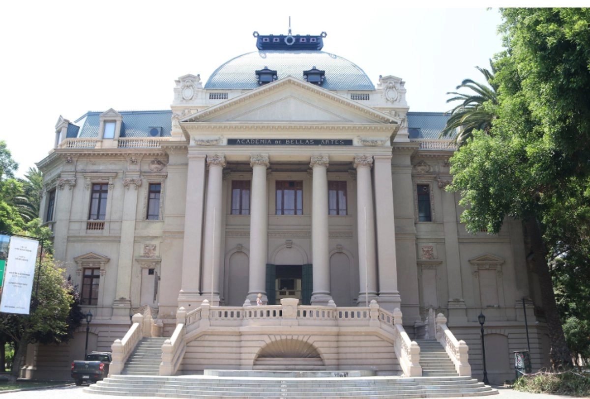 Roban escultura valuada en 2 mil dólares del Museo de Arte Contemporáneo de Chile Roban escultura valuada en 2 mil dólares del Museo de Arte Contemporáneo de Chile