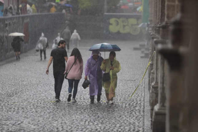 SMN alerta por lluvias torrenciales y posible ciclón tropical para este domingo SMN alerta por lluvias torrenciales y posible ciclón tropical para este domingo