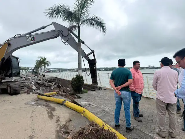 SIOP inicia trabajos para atender socavón en el malecón de Alvarado SIOP inicia trabajos para atender socavón en el malecón de Alvarado