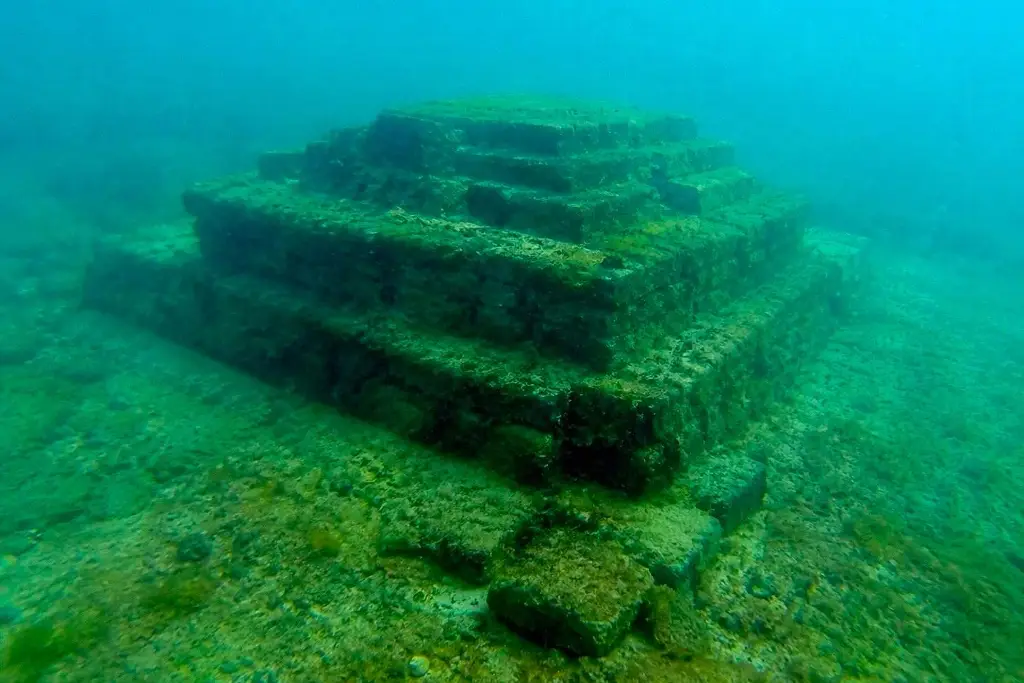 Planean construir pirámide del Tajín bajo el mar en Veracruz. Planean construir pirámide del Tajín bajo el mar en Veracruz.