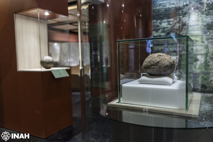 Por primera vez, exhiben pelota de hule con más de 3,600 años de antigüedad, proveniente de Veracruz Por primera vez, exhiben pelota de hule con más de 3,600 años de antigüedad, proveniente de Veracruz