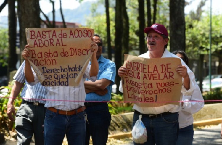 Protestan enfermeras por hostigamiento y carencias en Clínica Hospital del Issste en Xalapa Protestan enfermeras por hostigamiento y carencias en Clínica Hospital del Issste en Xalapa