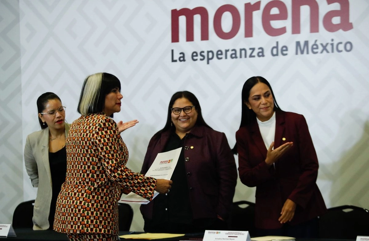 Morena PT y Verde concluyen primer día de registro de 20 coordinadores estatales Morena PT y Verde concluyen primer día de registro de 20 coordinadores estatales