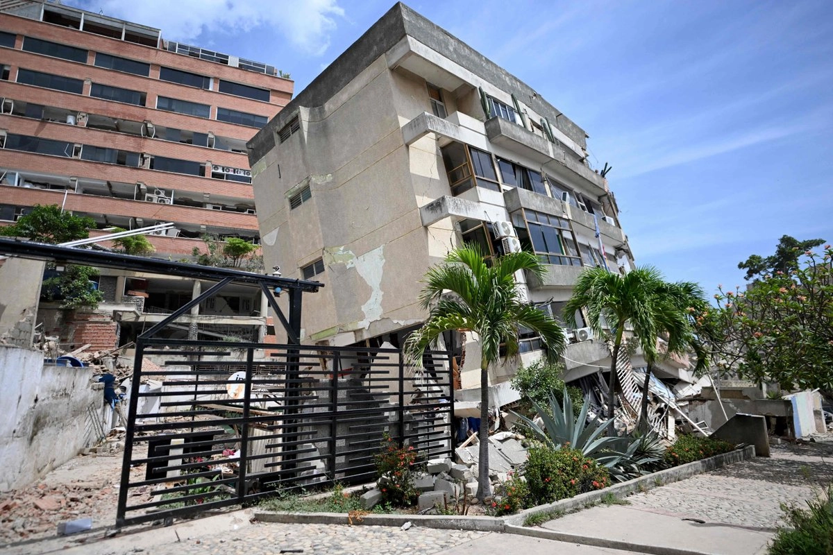 Gobierno de Venezuela reporta 32 muertos y al menos 700 heridos tras terremotos de magnitud 7.1 y 7.5 Gobierno de Venezuela reporta 32 muertos y al menos 700 heridos tras terremotos de magnitud 7.1 y 7.5