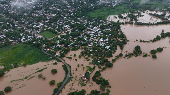 Activan plan de emergencia en Isla por graves inundaciones; piden apoyo al Ejército Mexicano