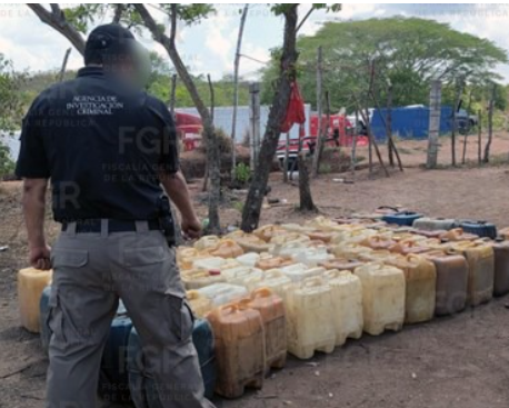 FGR investiga, luego del aseguramiento de más de 4 mil 500 litros de hidrocarburo en Juan Rodríguez Clara FGR investiga, luego del aseguramiento de más de 4 mil 500 litros de hidrocarburo en Juan Rodríguez Clara