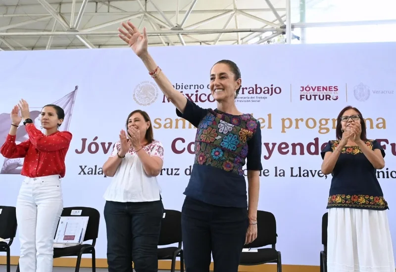 Claudia Sheinbaum en Xalapa: El objetivo de Jóvenes Construyendo el Futuro es otorgar un año de experiencia y el derecho al empleo digno Claudia Sheinbaum en Xalapa: El objetivo de Jóvenes Construyendo el Futuro es otorgar un año de experiencia y el derecho al empleo digno