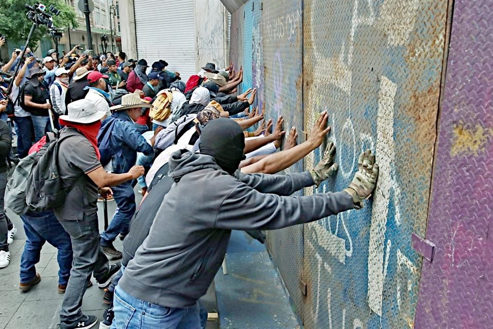 Frenan a la CNTE Frenan a la CNTE