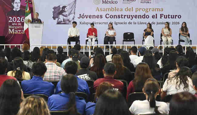 El objetivo de Jóvenes Construyendo el Futuro es otorgar un año de experiencia y el derecho al empleo digno: Presidenta desde Xalapa El objetivo de Jóvenes Construyendo el Futuro es otorgar un año de experiencia y el derecho al empleo digno: Presidenta desde Xalapa
