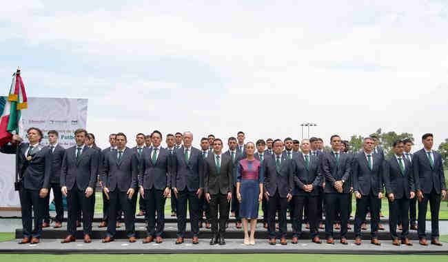 Presidenta Claudia Sheinbaum abandera a la Selección Nacional de México que participará en la Copa Mundial de la FIFA 2026