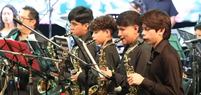 Llena Teatro del Estado primera noche del Festival Internacional del Bolero y Jazz Llena Teatro del Estado primera noche del Festival Internacional del Bolero y Jazz