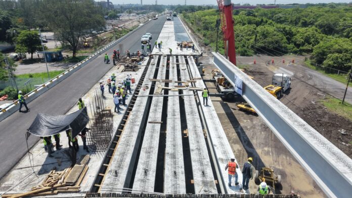 Concluye instalación de trabes del distribuidor vial de Veracruz; avanza hacia su etapa final Concluye instalación de trabes del distribuidor vial de Veracruz; avanza hacia su etapa final