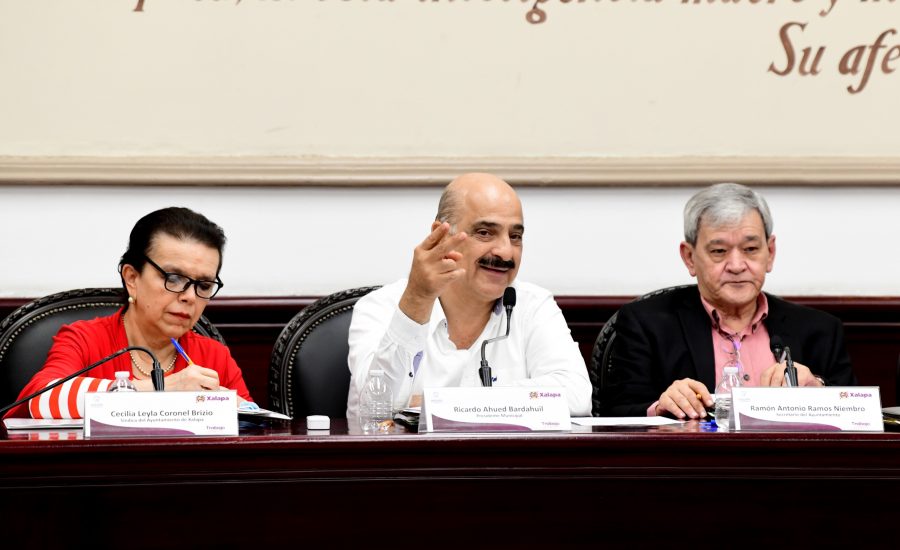 Xalapa iluminará colonias con rezago y gestiona electrificación de 40 asentamientos. Xalapa iluminará colonias con rezago y gestiona electrificación de 40 asentamientos.