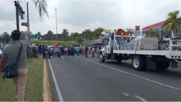 Bloqueo de cuatro horas paraliza el Centro de Córdoba; exigen pago a extrabajadores de Cometra