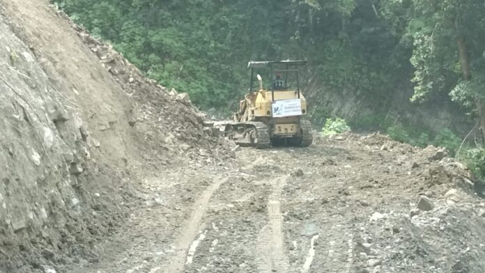 Atiende Centro SICT Veracruz derrumbes en el municipio de Ilamatlán por lluvias recientes Atiende Centro SICT Veracruz derrumbes en el municipio de Ilamatlán por lluvias recientes