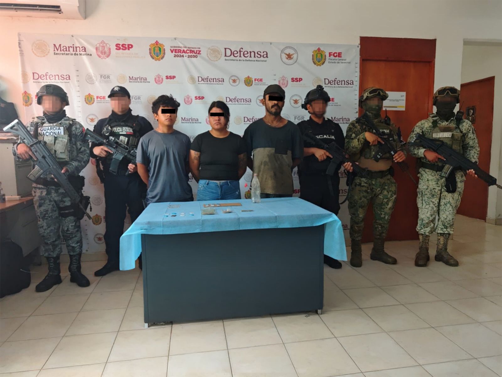 Operativo encabezado por SSP y FGE, con apoyo de fuerzas federales, asegura más de 54 kilos de presunta marihuana y 30 mil litros de hidrocarburo Operativo encabezado por SSP y FGE, con apoyo de fuerzas federales, asegura más de 54 kilos de presunta marihuana y 30 mil litros de hidrocarburo