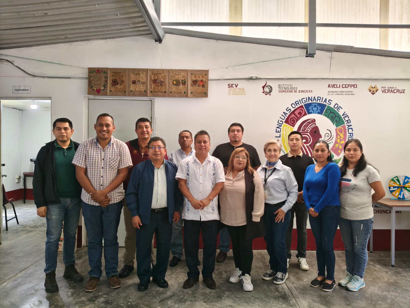 Participan docentes y líderes comunitarios en talleres de capacitación lingüística Participan docentes y líderes comunitarios en talleres de capacitación lingüística