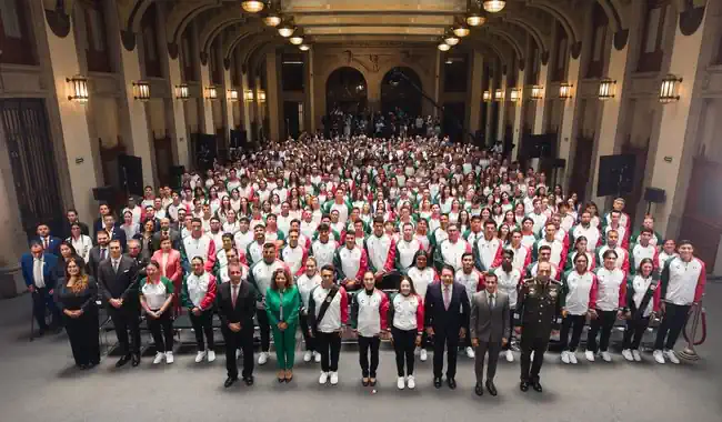 Presidenta abandera a la delegación mexicana que participará en los xxv Juegos Centroamericanos y del Caribe Santo Domingo 2026