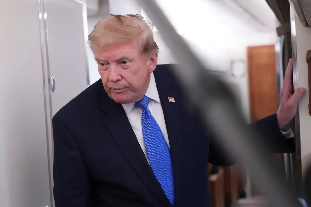“México no es amigo de EU”: Trump comparte un artículo que critica a Sheinbaum