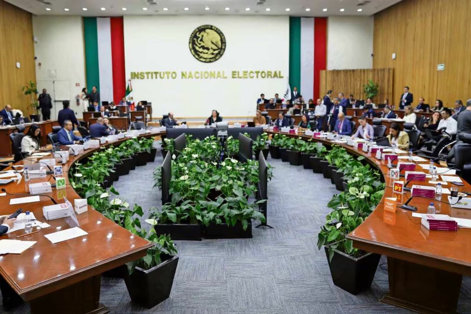 Taddei corre del INE a 836 profesionales en 6 meses; exconsejeros alertan afectaciones rumbo a elecciones 2027 Taddei corre del INE a 836 profesionales en 6 meses; exconsejeros alertan afectaciones rumbo a elecciones 2027