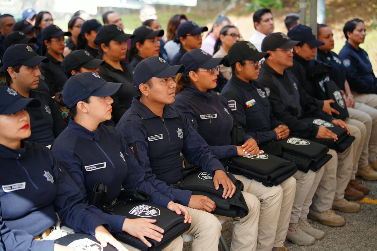Con equipamiento, profesionalización y compromiso se fortalece la Policía Municipal de Xalapa