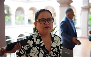 Alcaldesa de Xalapa niega exceso de asesores y desmiente cobro irregular en el Ayuntamiento Alcaldesa de Xalapa niega exceso de asesores y desmiente cobro irregular en el Ayuntamiento