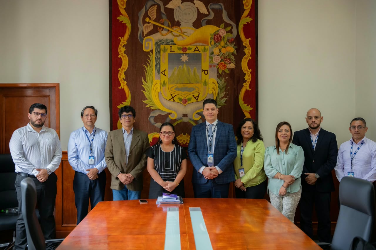 Alcaldesa recibe a directivos del INEGI, expusieron estadísticas actuales de la población de Xalapa Alcaldesa recibe a directivos del INEGI, expusieron estadísticas actuales de la población de Xalapa