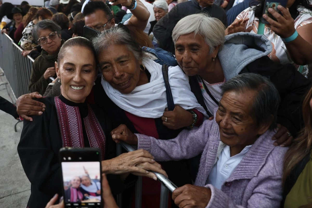 Pide Sheinbaum unidad entre gobierno y pueblo durante informe en Tlaxcala: “jamás seremos vencidos” Pide Sheinbaum unidad entre gobierno y pueblo durante informe en Tlaxcala: “jamás seremos vencidos”