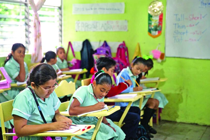Celulares en las escuelas: los restringen, pero la evidencia no da una sola respuesta Celulares en las escuelas: los restringen, pero la evidencia no da una sola respuesta