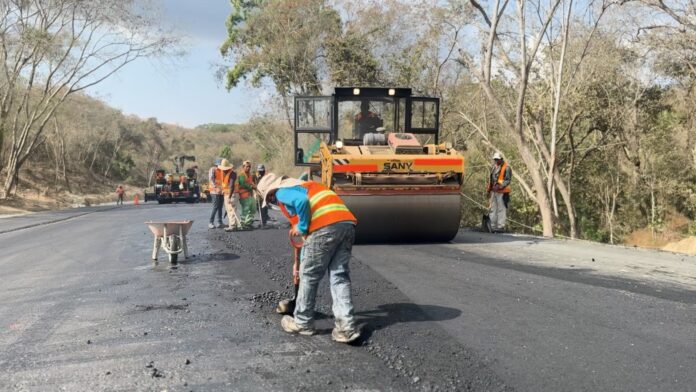 Atiende SICT más de 74 mil kilómetros de la red carretera federal, a través del programa «Megabachetón 2026» Atiende SICT más de 74 mil kilómetros de la red carretera federal, a través del programa «Megabachetón 2026»