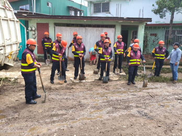 Continúan labores de limpieza y evaluación de daños tras lluvias en Xalapa, Tlalnelhuayocan, Banderilla y Tlaltetela Continúan labores de limpieza y evaluación de daños tras lluvias en Xalapa, Tlalnelhuayocan, Banderilla y Tlaltetela