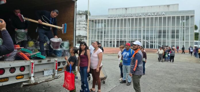 Distribuye Gobierno de Veracruz insumos a familias afectadas por lluvias en Tlaltetela y Banderilla Distribuye Gobierno de Veracruz insumos a familias afectadas por lluvias en Tlaltetela y Banderilla