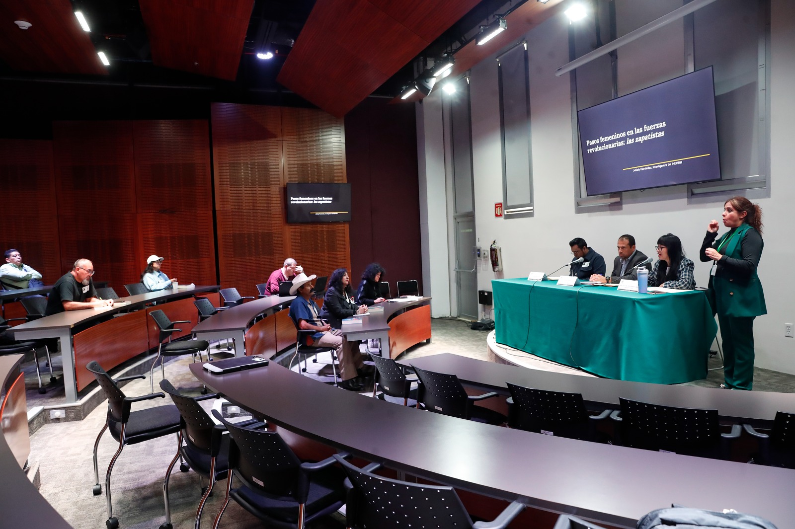 Importante, visibilizar y reconocer rol protagónico de las mujeres en conflictos armados y construcción del país, afirma Elías Robles Importante, visibilizar y reconocer rol protagónico de las mujeres en conflictos armados y construcción del país, afirma Elías Robles