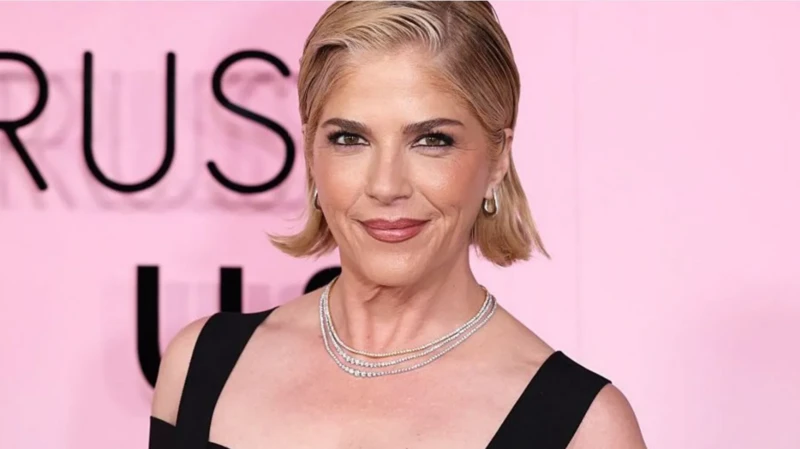 La actriz estadounidense Selma Blair es acusada de agresión tras un incidente con las azafatas durante un vuelo