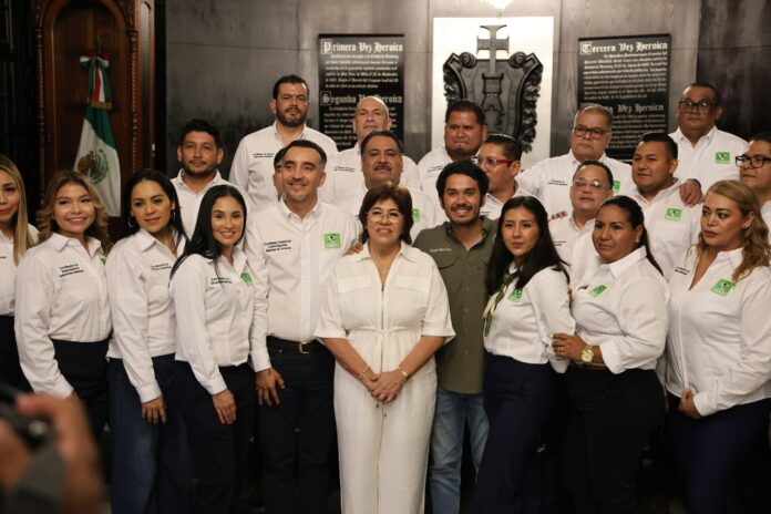 Rosa María, con lealtades firmes Rosa María, con lealtades firmes